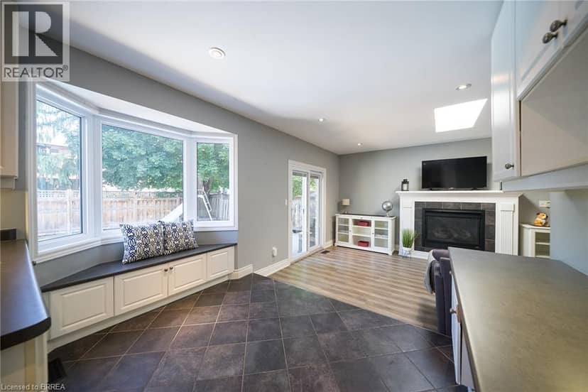 20 HOGARTH Road — photo 14 of 40