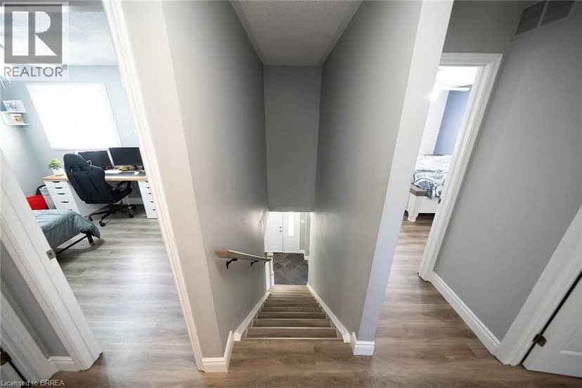 20 HOGARTH Road — photo 20 of 40