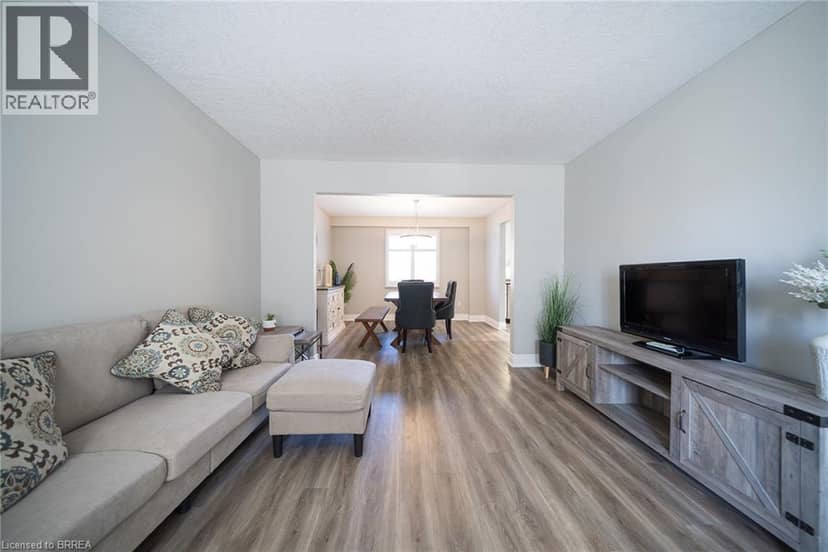 20 HOGARTH Road — photo 8 of 40