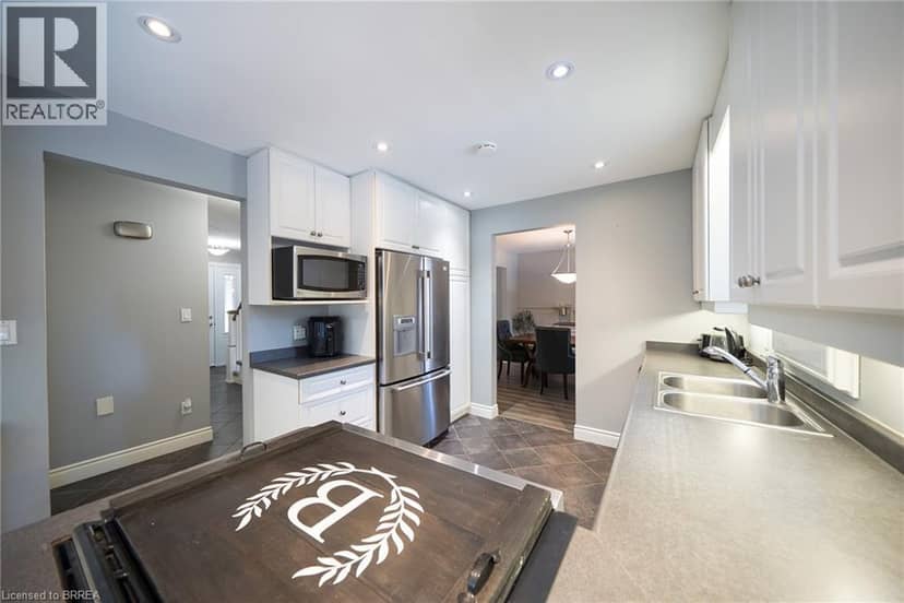 20 HOGARTH Road — photo 13 of 40