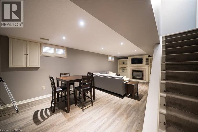 20 HOGARTH Road — photo 33 of 40