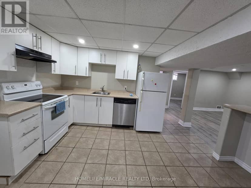 7150 Douglas Crescent — photo 11 of 17