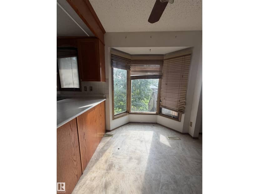 9223 172 AV NW — photo 10 of 40