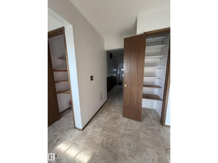 9223 172 AV NW — photo 12 of 40