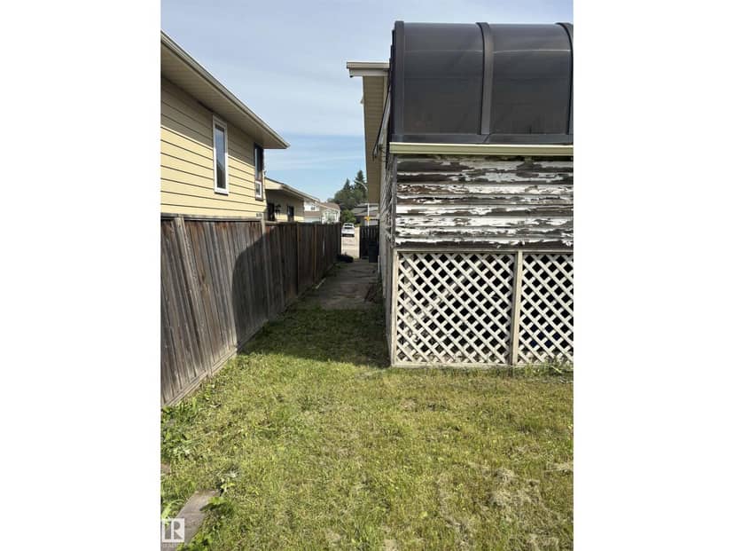 9223 172 AV NW — photo 39 of 40