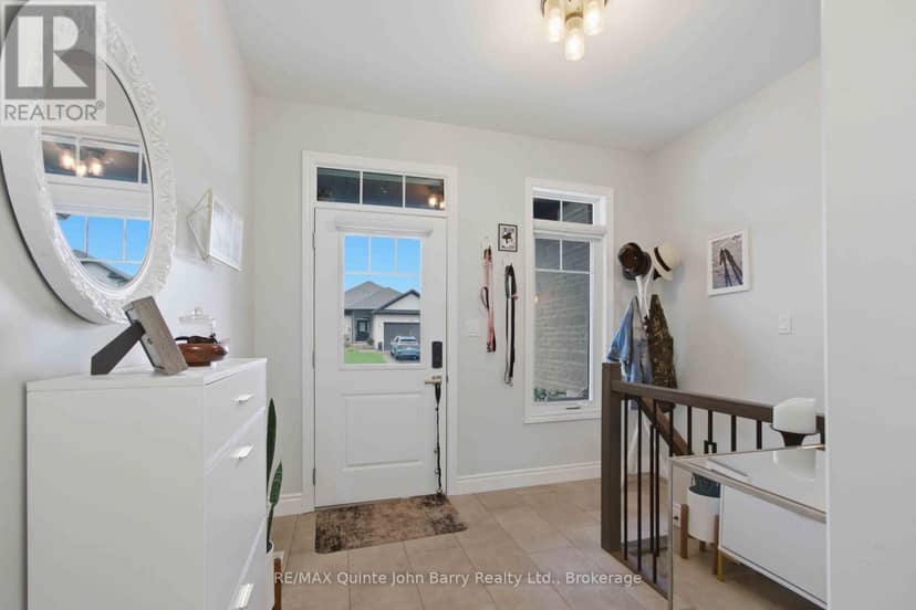 28 Raycroft Drive — photo 3 of 29