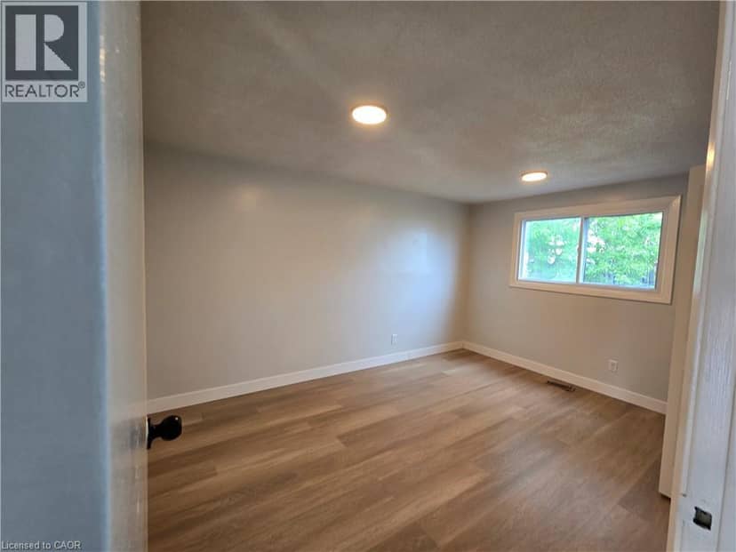 99 CLUTHE Crescent — photo 15 of 30