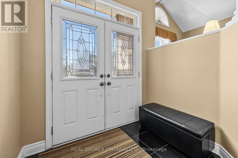 204 Hillpark High Street — photo 2 of 24