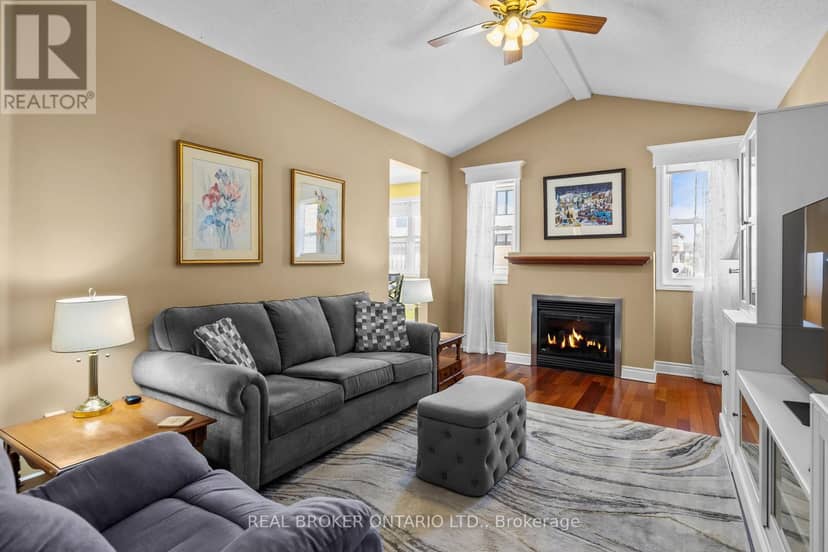 204 Hillpark High Street — photo 4 of 24