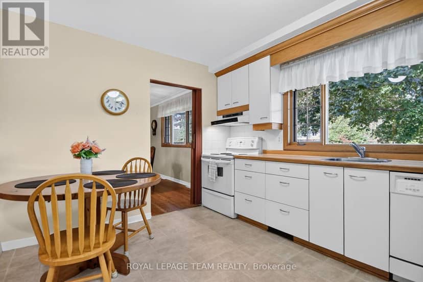 957 Winnington Avenue — photo 15 of 38