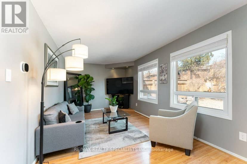 34 Killaloe Crescent — photo 18 of 40