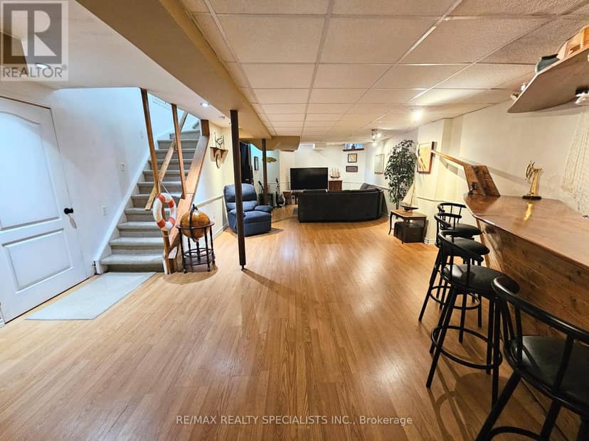 34 Killaloe Crescent — photo 31 of 40
