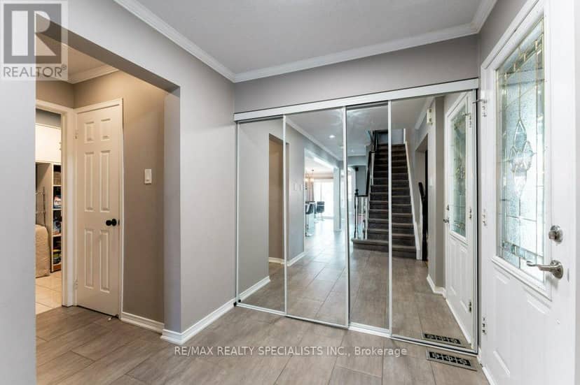 34 Killaloe Crescent — photo 9 of 40