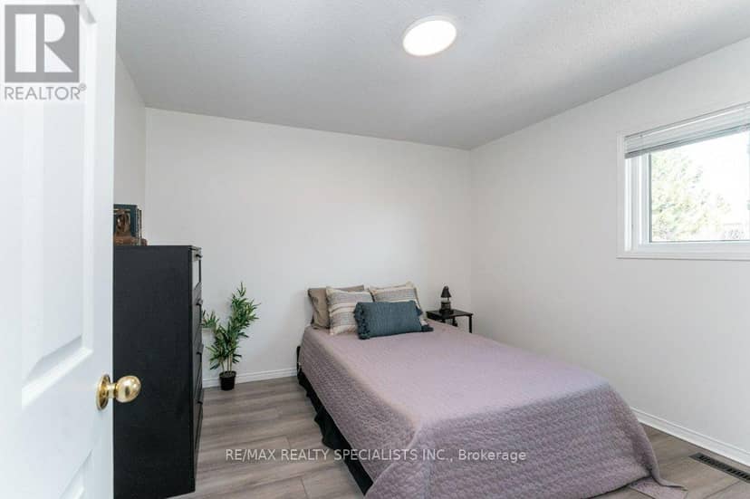 34 Killaloe Crescent — photo 28 of 40
