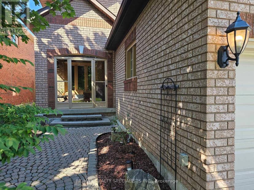 34 Killaloe Crescent — photo 4 of 40