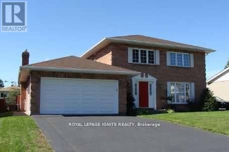 812 Chelsea Crescent — photo 1 of 8