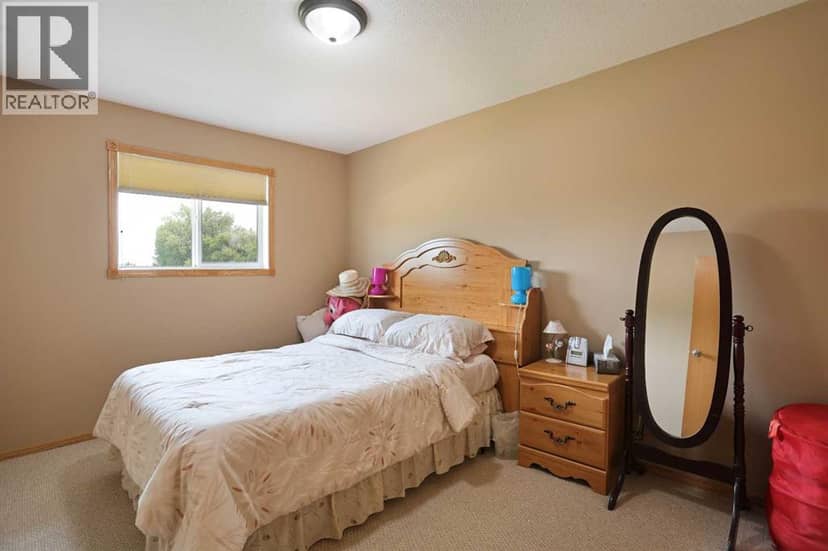 372 Lake Stafford Drive E — photo 21 of 40