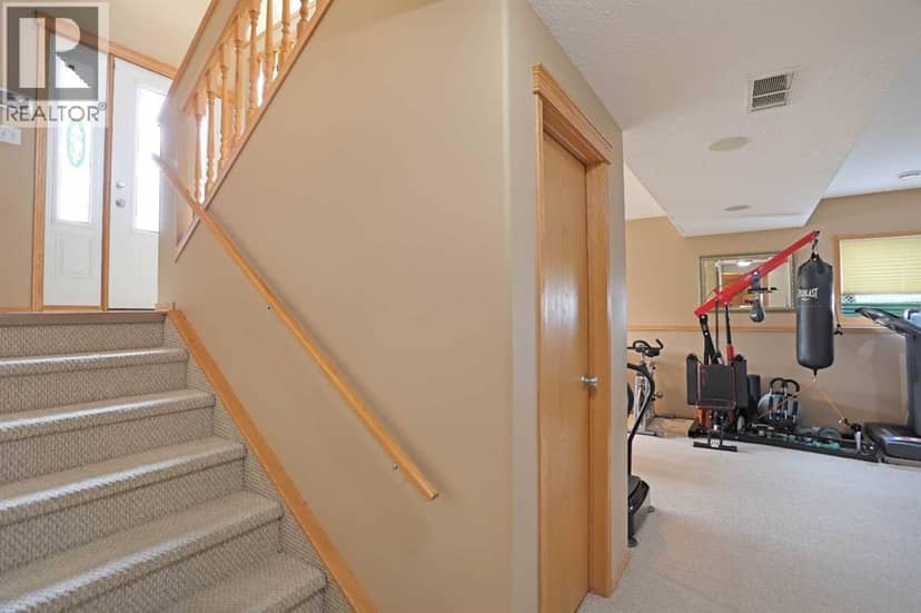 372 Lake Stafford Drive E — photo 26 of 40