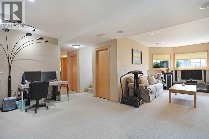 372 Lake Stafford Drive E — photo 28 of 40