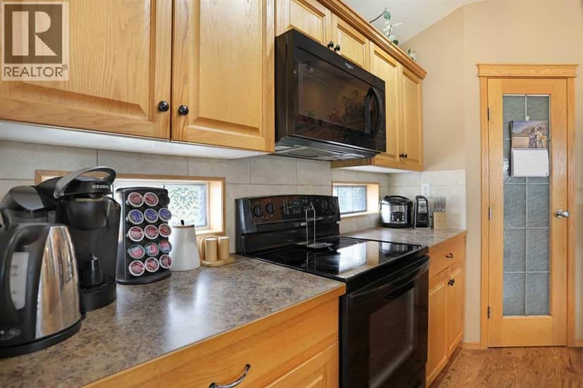 372 Lake Stafford Drive E — photo 13 of 40