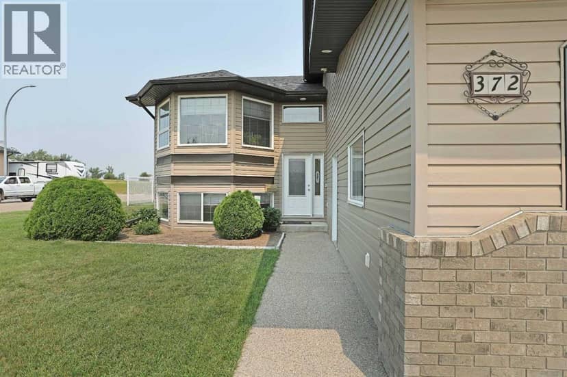 372 Lake Stafford Drive E, Brooks, photo 2