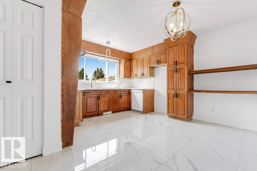 632 Knottwood Rd W NW, Edmonton, photo 3