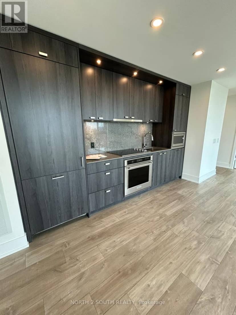 529 - 858 Dupont Street — photo 17 of 32