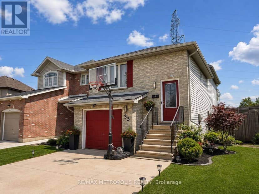 35 Phair Crescent — photo 2 of 21