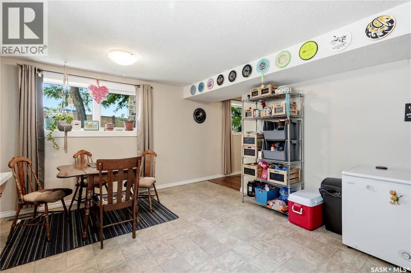 2525 McPherson AVENUE — photo 32 of 40