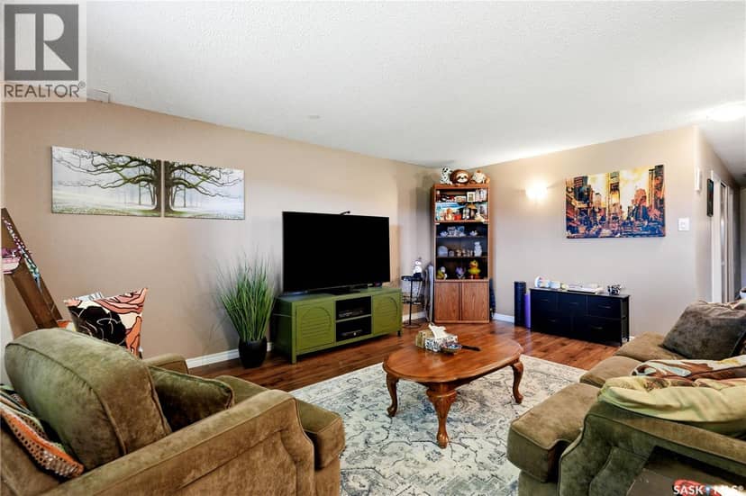 2525 McPherson AVENUE — photo 35 of 40