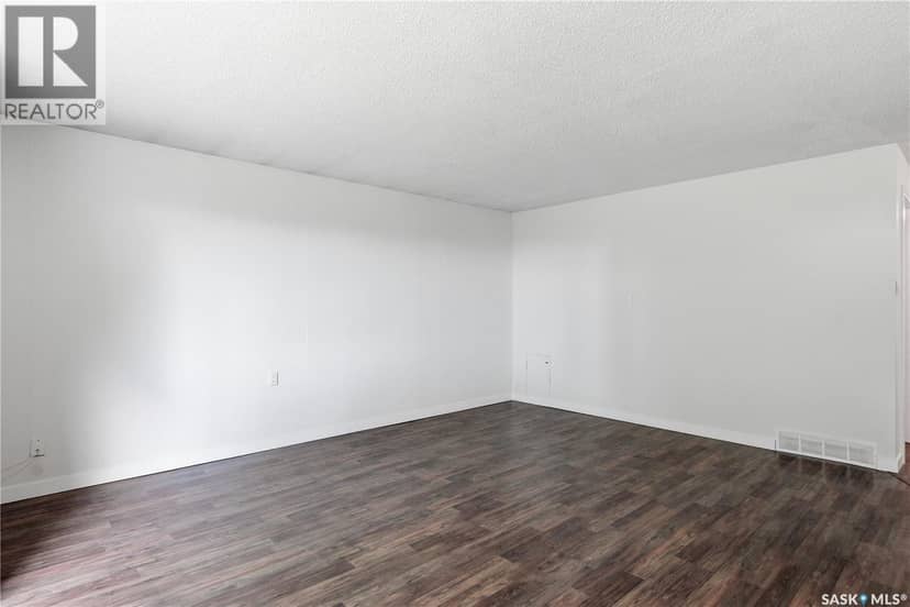 2525 McPherson AVENUE — photo 7 of 40