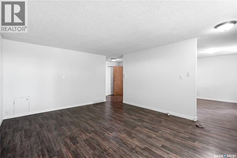 2525 McPherson AVENUE — photo 8 of 40