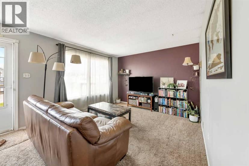 3009 49 Avenue, Lloydminster, photo 3