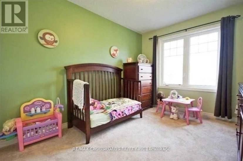 95 Thatcher Crescent — photo 10 of 14