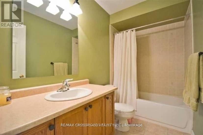 95 Thatcher Crescent — photo 11 of 14