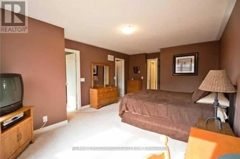 95 Thatcher Crescent — photo 6 of 14