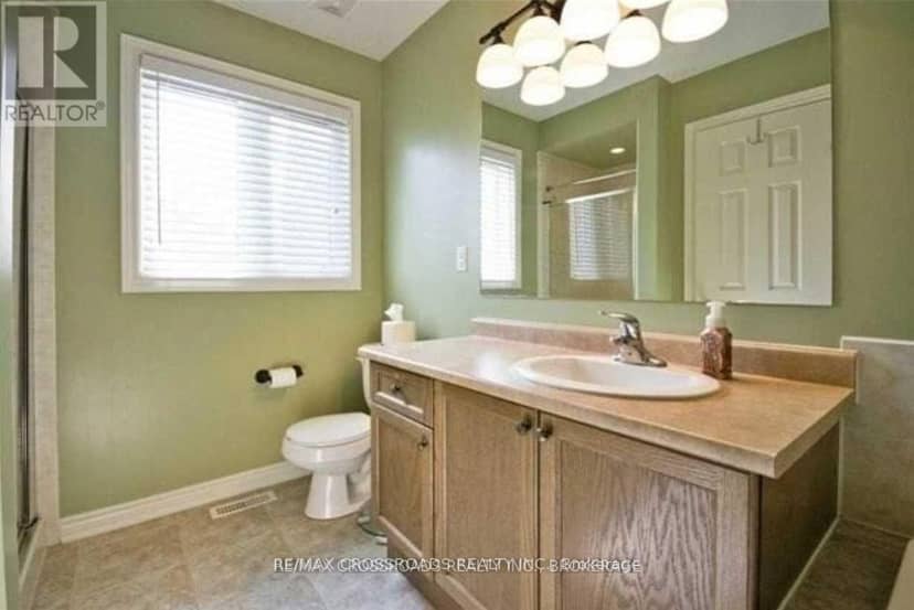 95 Thatcher Crescent — photo 7 of 14