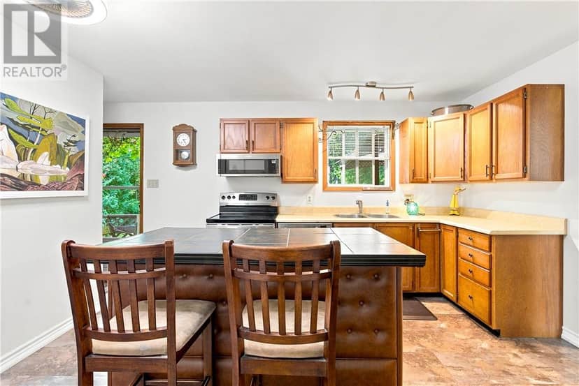 2 Marine Drive, Blind River, photo 4