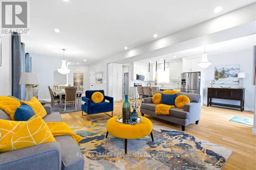 45 Peggy Avenue — photo 10 of 40