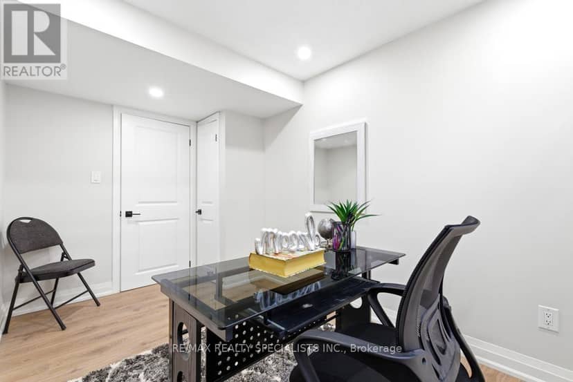 45 Peggy Avenue — photo 36 of 40