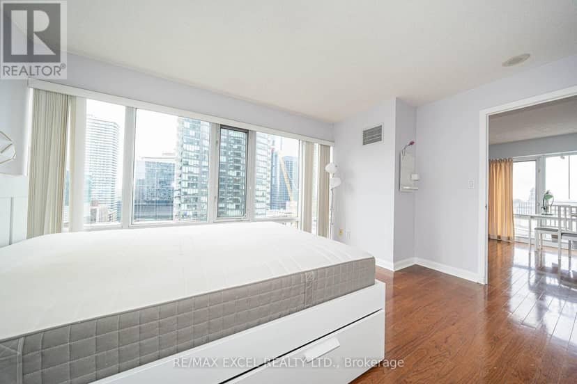 2108 - 210 Victoria Street — photo 14 of 18