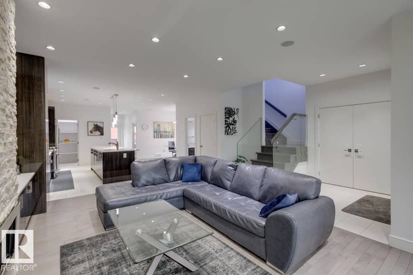 11045 85 AV NW — photo 11 of 40