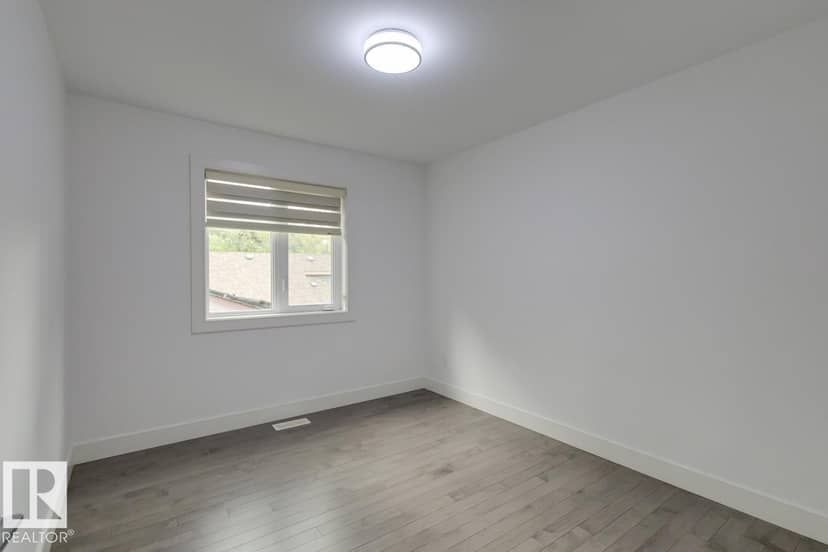 11045 85 AV NW — photo 36 of 40