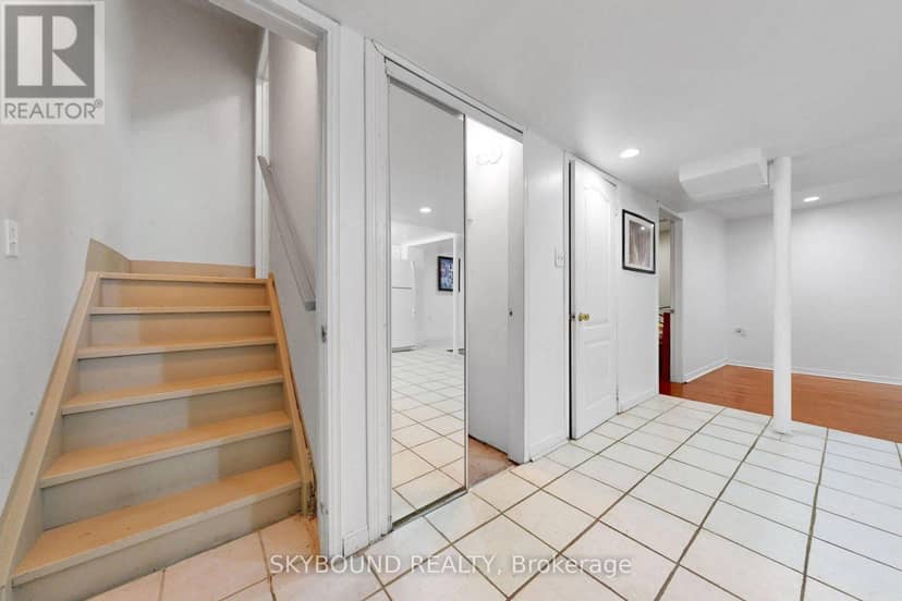 5925 Manzanillo Crescent — photo 33 of 40