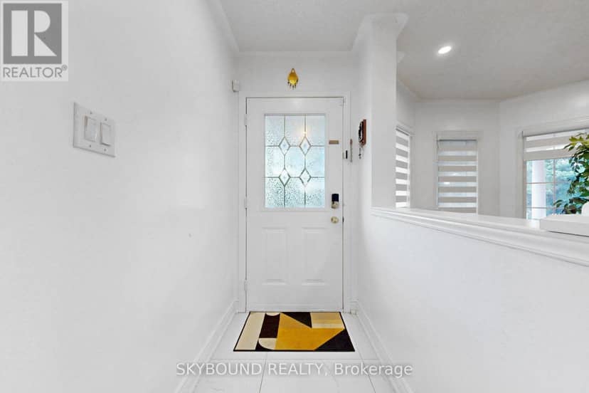 5925 Manzanillo Crescent — photo 4 of 40