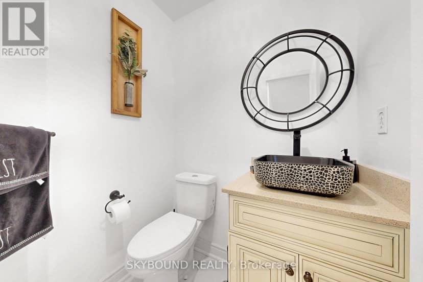 5925 Manzanillo Crescent — photo 9 of 40