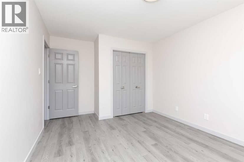 10 Cayuga Crescent W — photo 13 of 25
