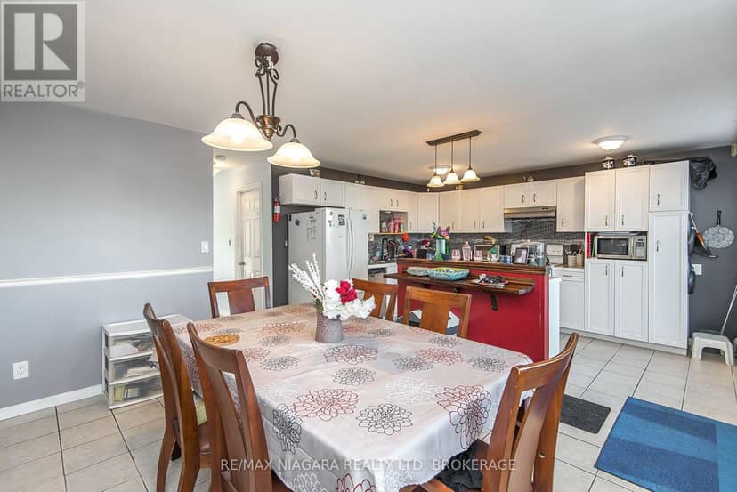 98 Chippawa Road — photo 6 of 20