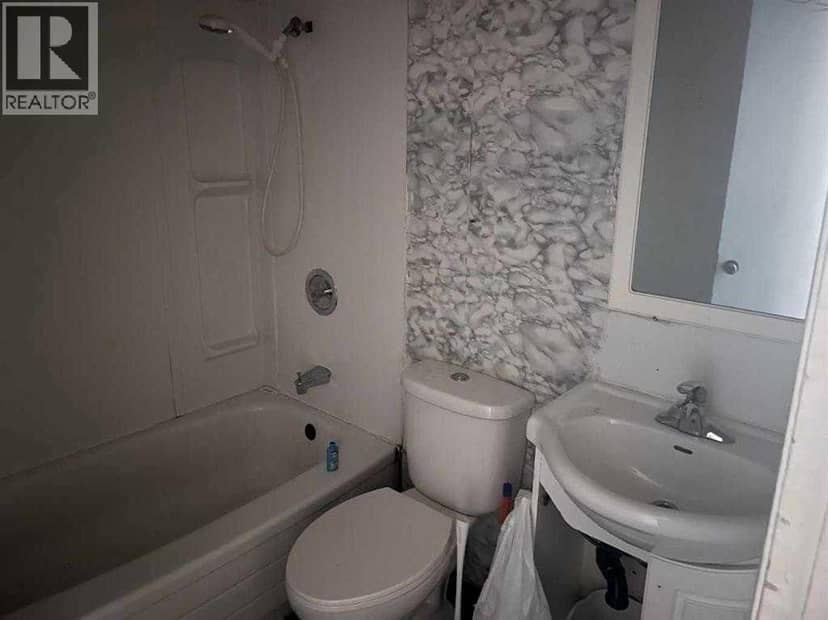 4503 45 Street — photo 7 of 8