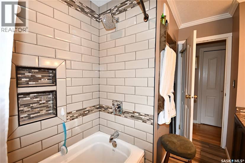 340 Johnson AVENUE — photo 20 of 40